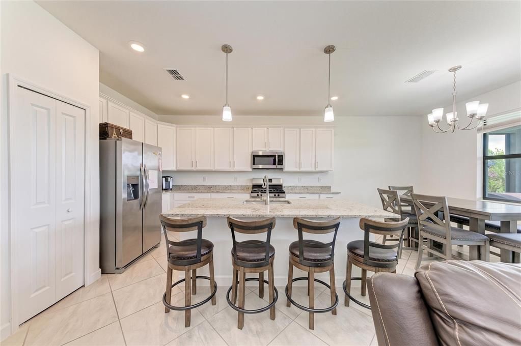 En Venta: $599,999 (4 camas, 3 baños, 2586 Pies cuadrados)