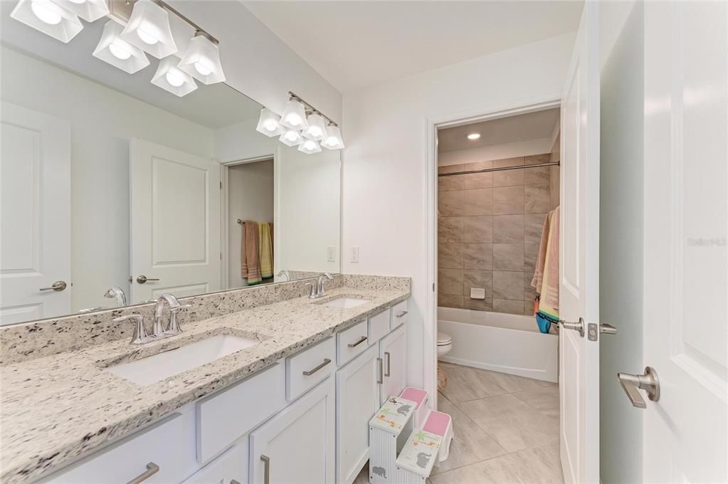En Venta: $599,999 (4 camas, 3 baños, 2586 Pies cuadrados)