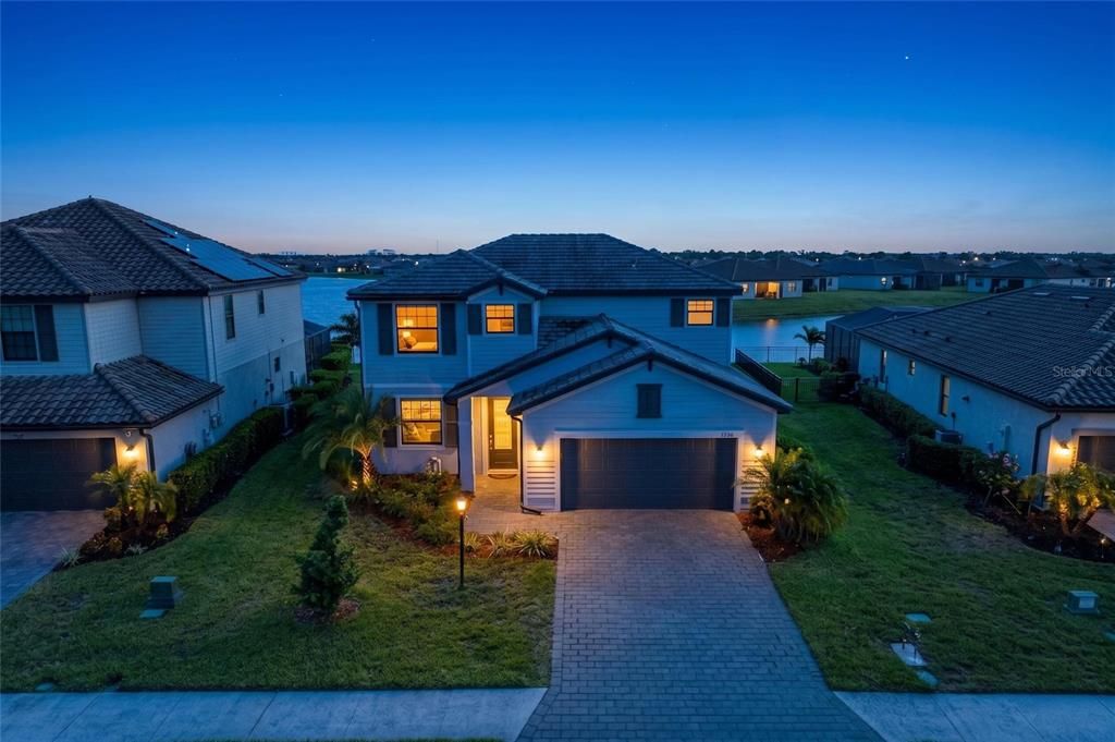 En Venta: $599,999 (4 camas, 3 baños, 2586 Pies cuadrados)