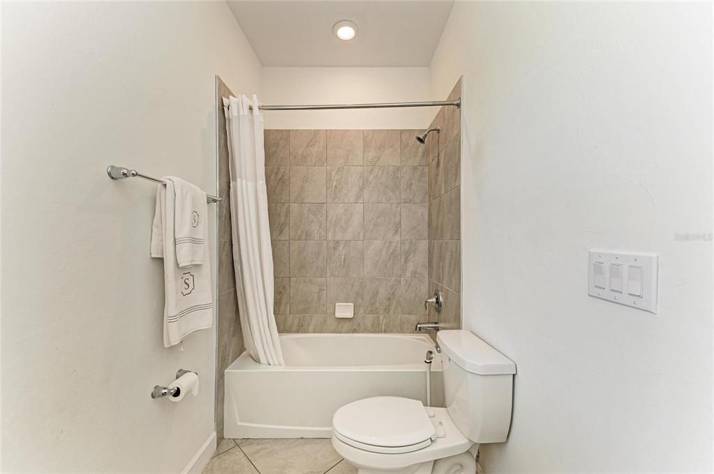 En Venta: $599,999 (4 camas, 3 baños, 2586 Pies cuadrados)