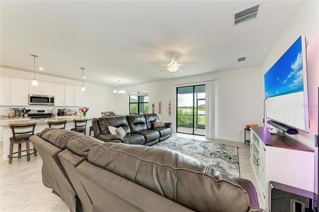 En Venta: $599,999 (4 camas, 3 baños, 2586 Pies cuadrados)