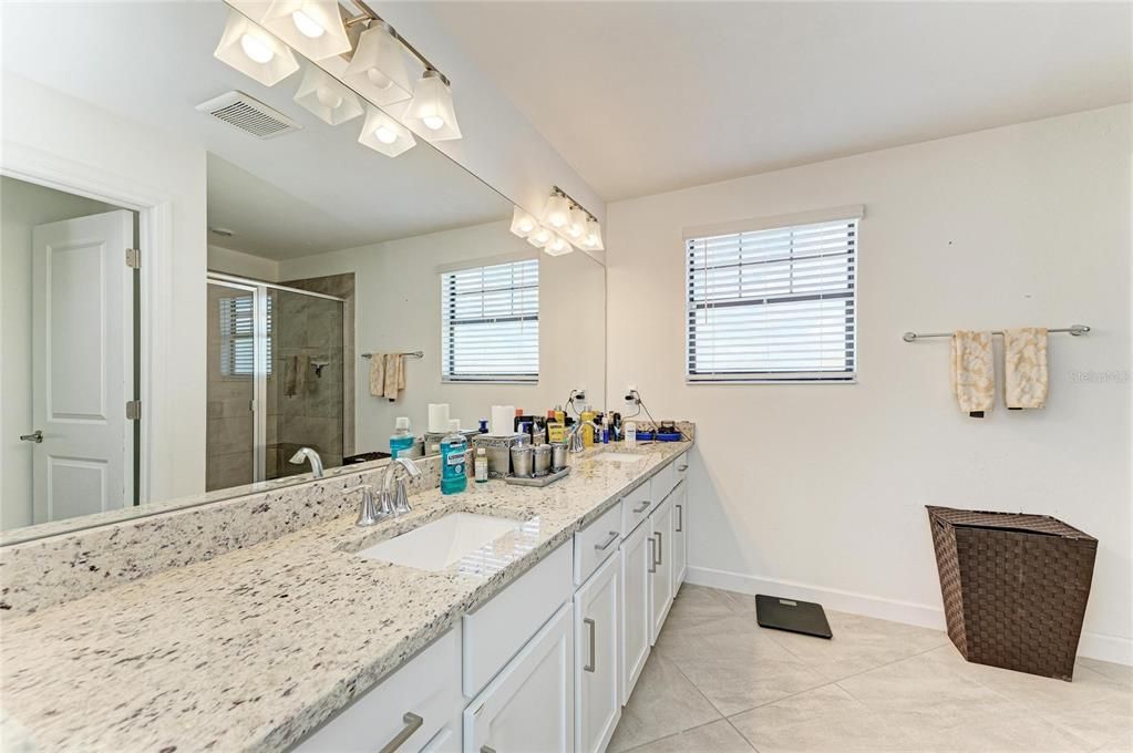 En Venta: $599,999 (4 camas, 3 baños, 2586 Pies cuadrados)