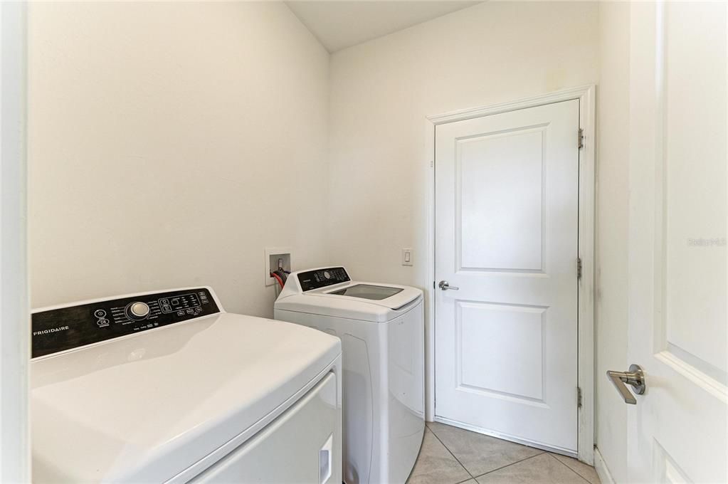 En Venta: $599,999 (4 camas, 3 baños, 2586 Pies cuadrados)