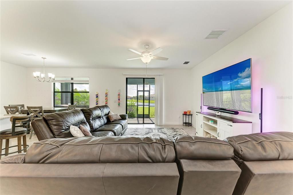 En Venta: $599,999 (4 camas, 3 baños, 2586 Pies cuadrados)
