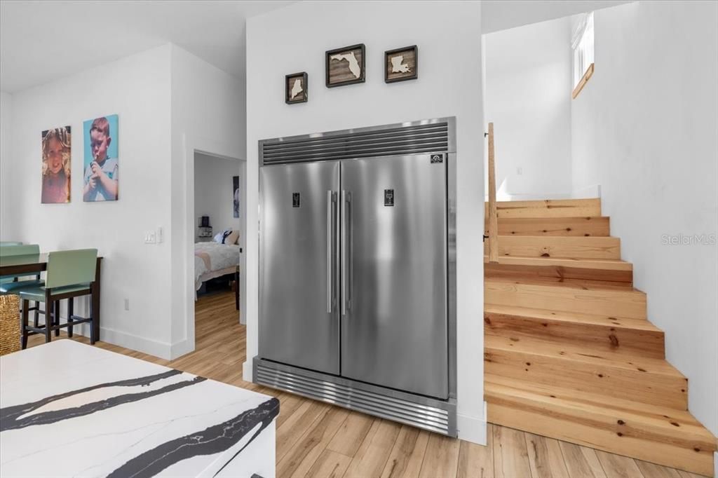 For Sale: $425,000 (2 beds, 2 baths, 1296 Square Feet)
