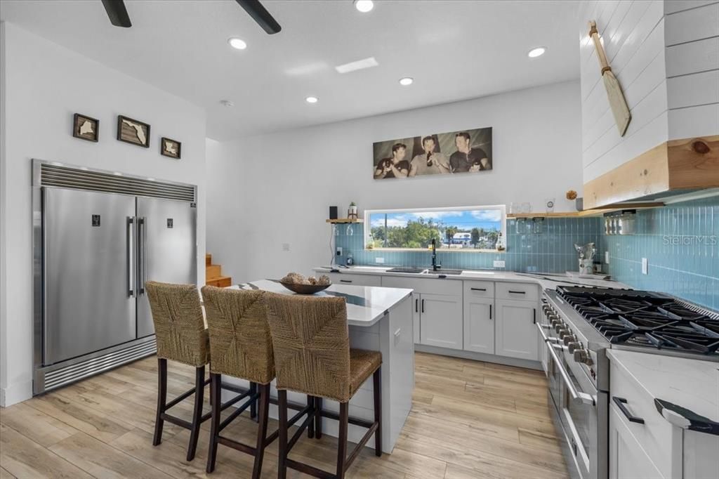 For Sale: $425,000 (2 beds, 2 baths, 1296 Square Feet)