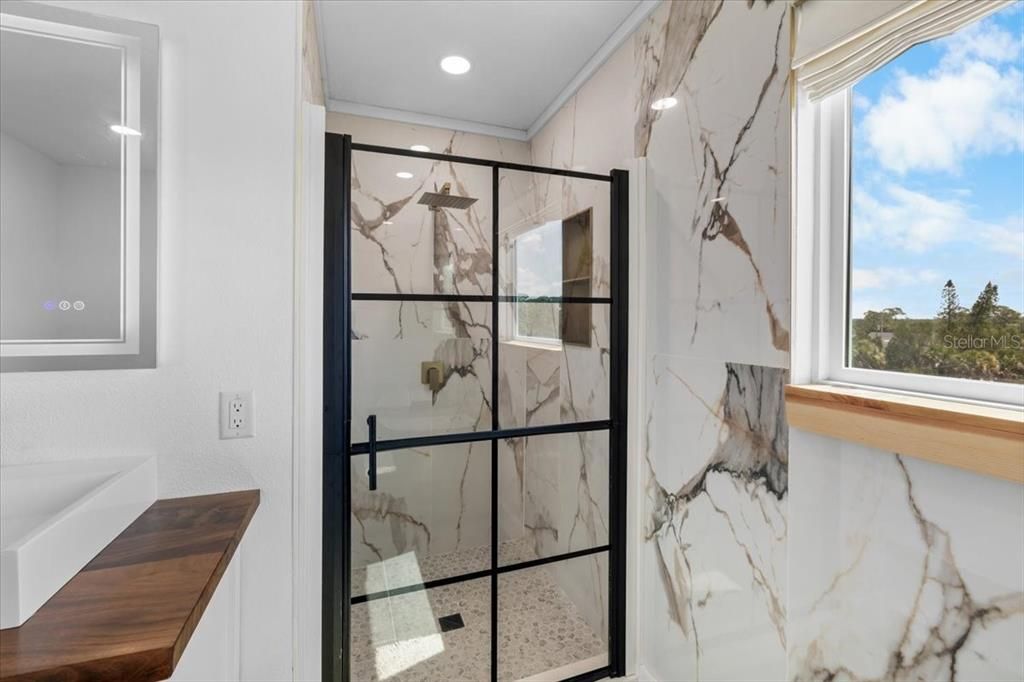 For Sale: $425,000 (2 beds, 2 baths, 1296 Square Feet)