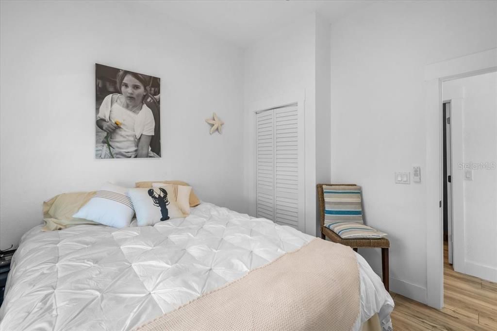 For Sale: $425,000 (2 beds, 2 baths, 1296 Square Feet)
