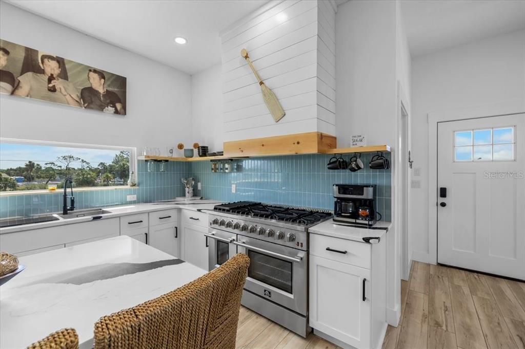 For Sale: $425,000 (2 beds, 2 baths, 1296 Square Feet)