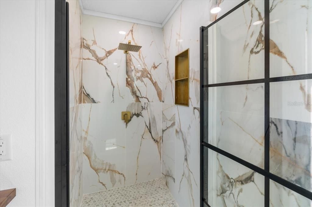 For Sale: $425,000 (2 beds, 2 baths, 1296 Square Feet)