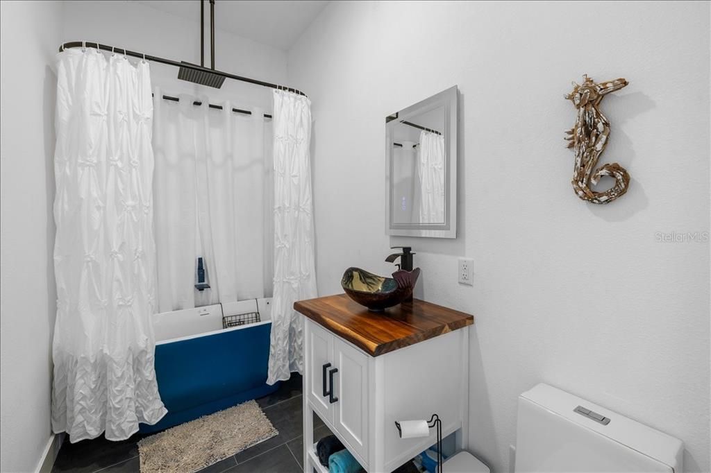 For Sale: $425,000 (2 beds, 2 baths, 1296 Square Feet)