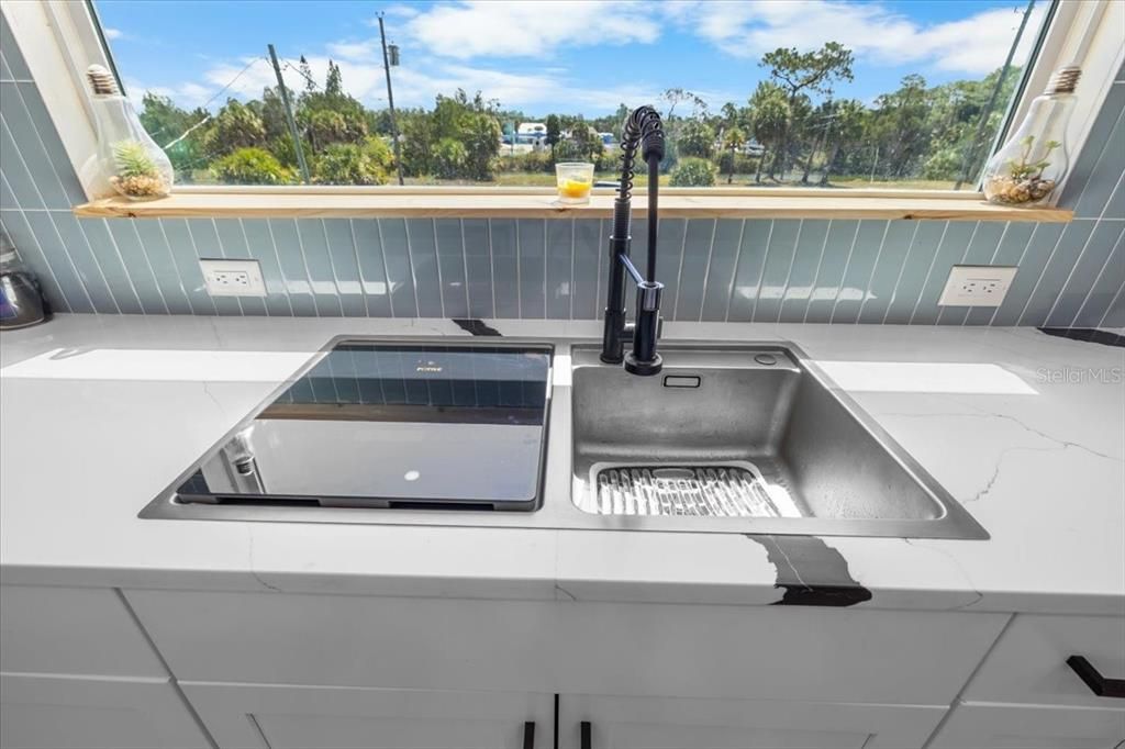 For Sale: $425,000 (2 beds, 2 baths, 1296 Square Feet)
