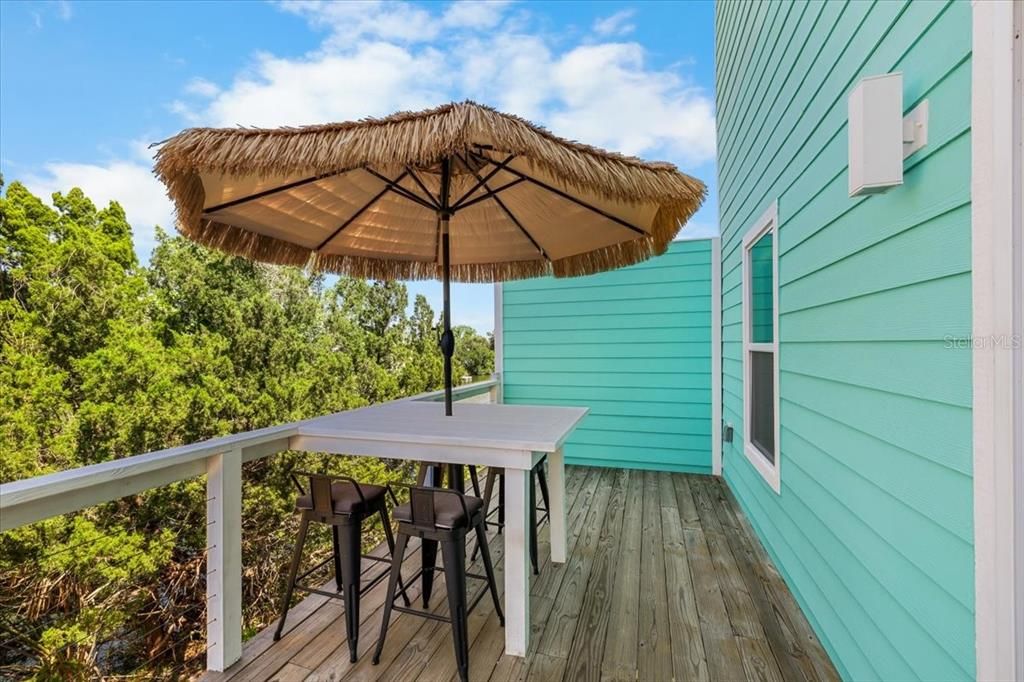 For Sale: $425,000 (2 beds, 2 baths, 1296 Square Feet)
