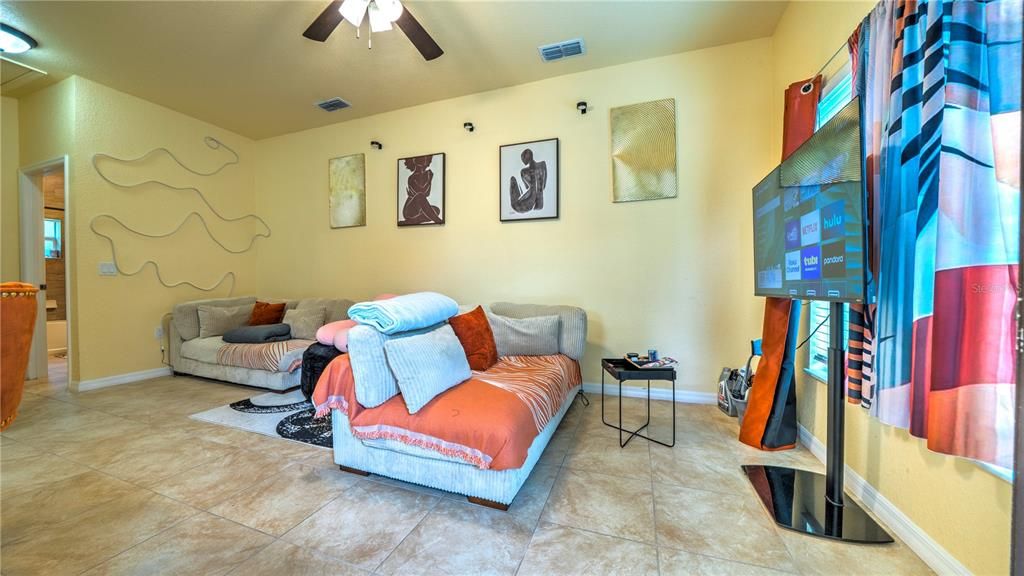 For Sale: $319,000 (2 beds, 0 baths, 1283 Square Feet)