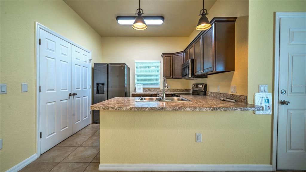 For Sale: $319,000 (2 beds, 0 baths, 1283 Square Feet)