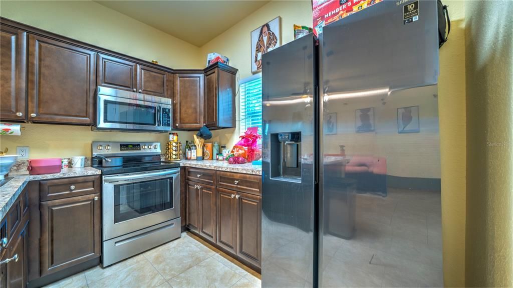 For Sale: $319,000 (2 beds, 0 baths, 1283 Square Feet)