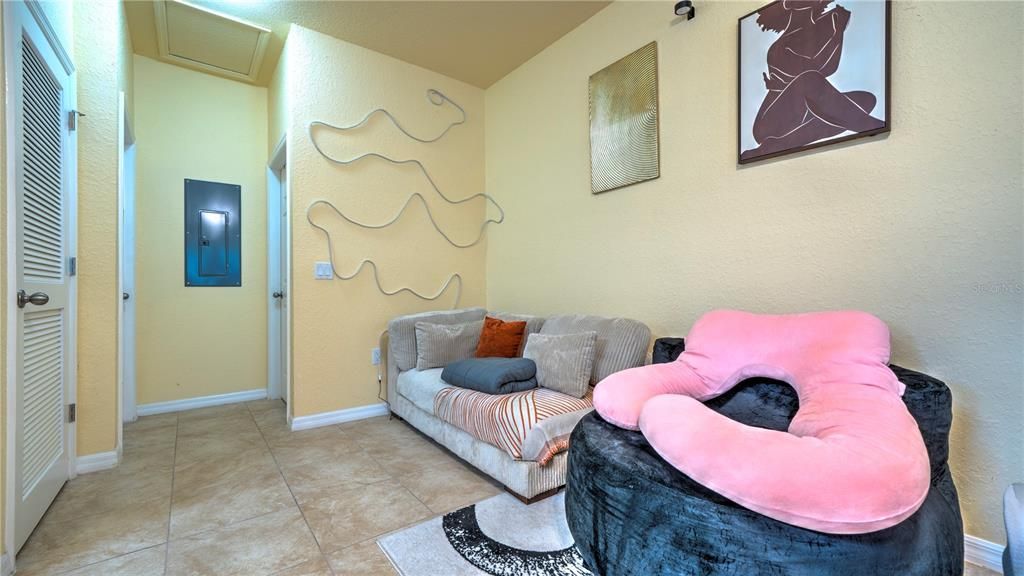 For Sale: $319,000 (2 beds, 0 baths, 1283 Square Feet)