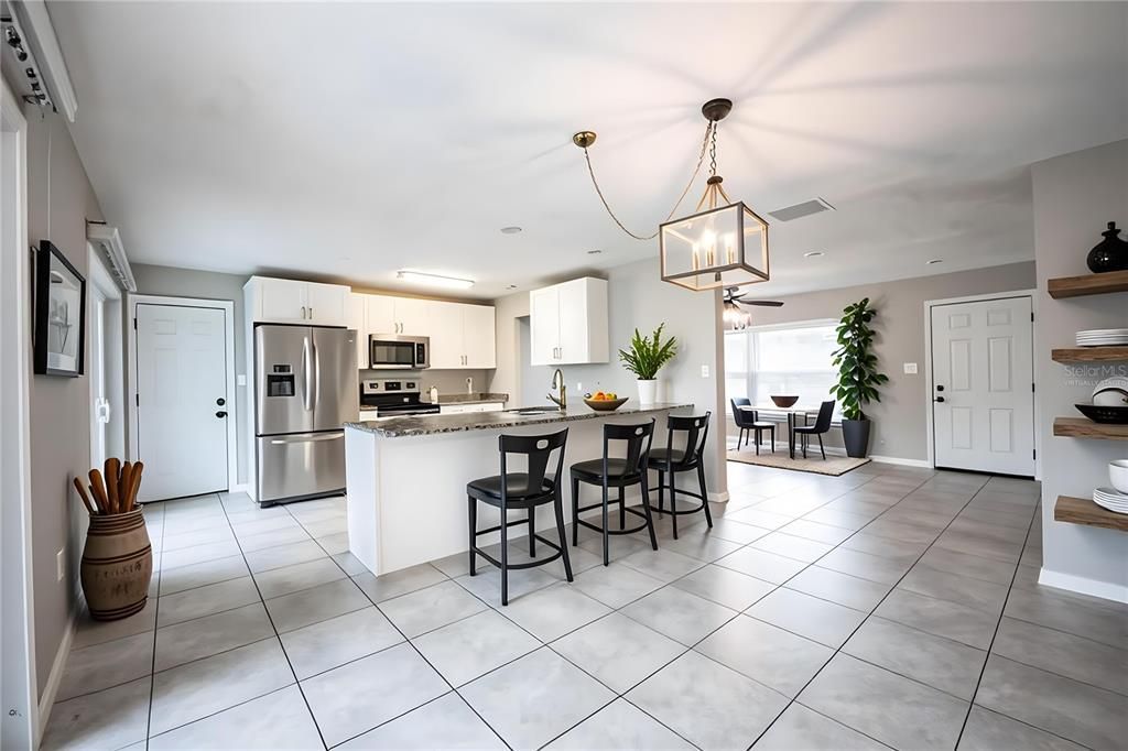 Activo con contrato: $289,900 (3 camas, 2 baños, 1245 Pies cuadrados)
