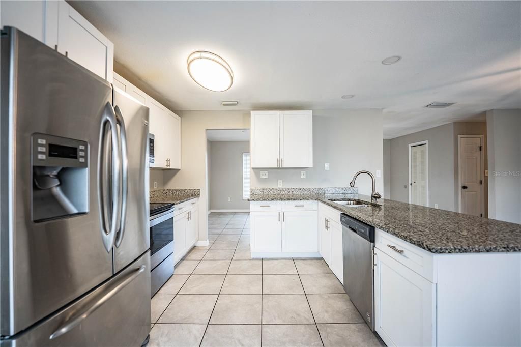 Activo con contrato: $289,900 (3 camas, 2 baños, 1245 Pies cuadrados)