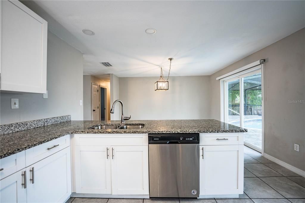 Activo con contrato: $289,900 (3 camas, 2 baños, 1245 Pies cuadrados)