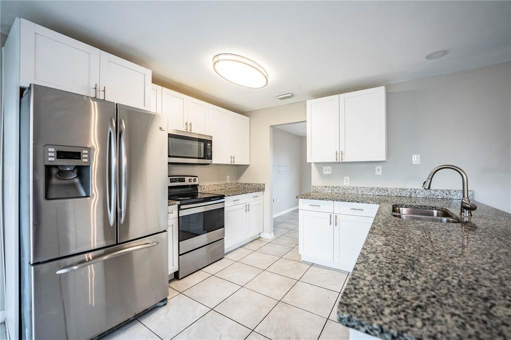 Activo con contrato: $289,900 (3 camas, 2 baños, 1245 Pies cuadrados)