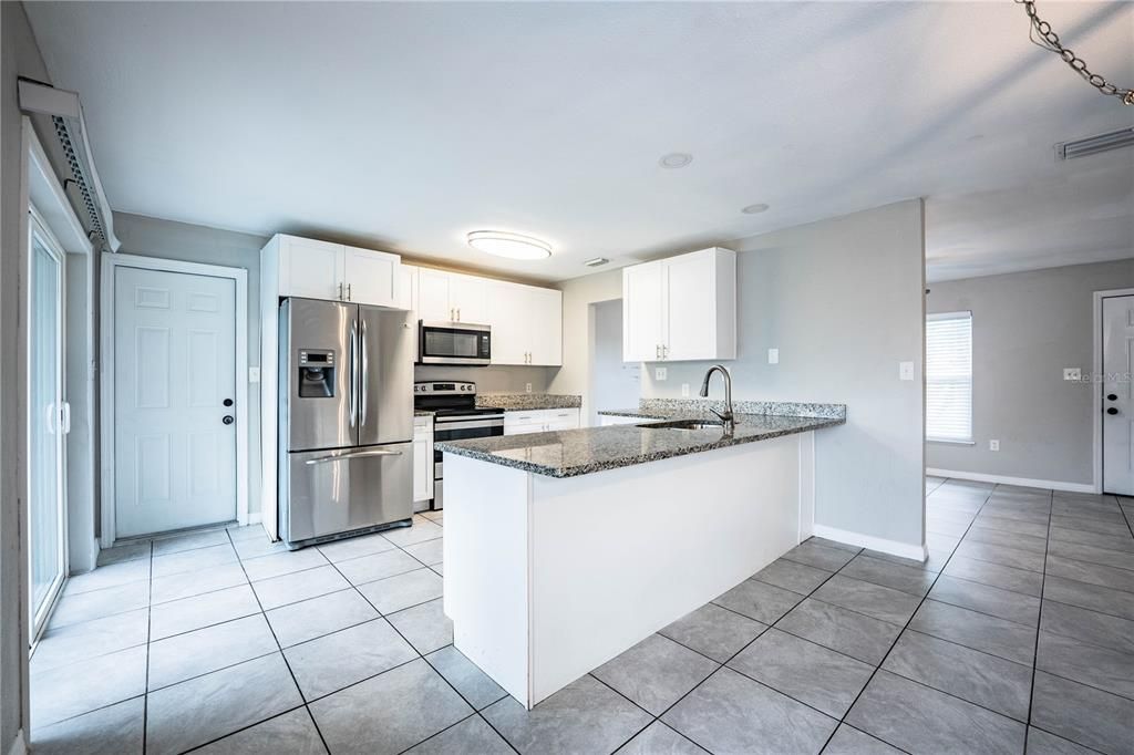 Activo con contrato: $289,900 (3 camas, 2 baños, 1245 Pies cuadrados)