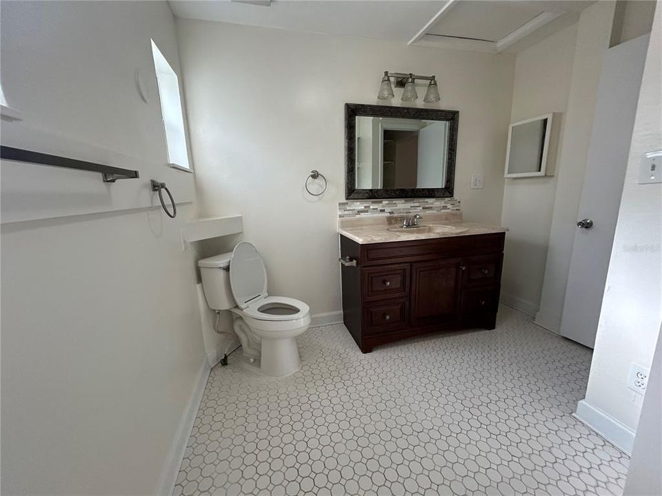 В аренду: $1,725 (2 спален, 1 ванн, 1051 Квадратных фут)