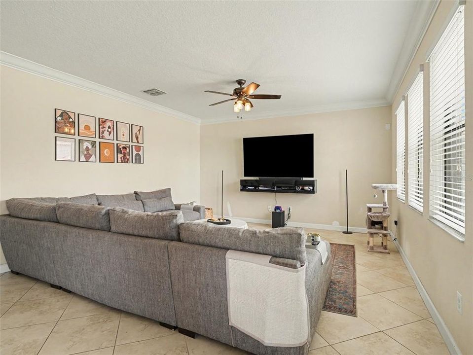 For Sale: $515,000 (4 beds, 2 baths, 2571 Square Feet)