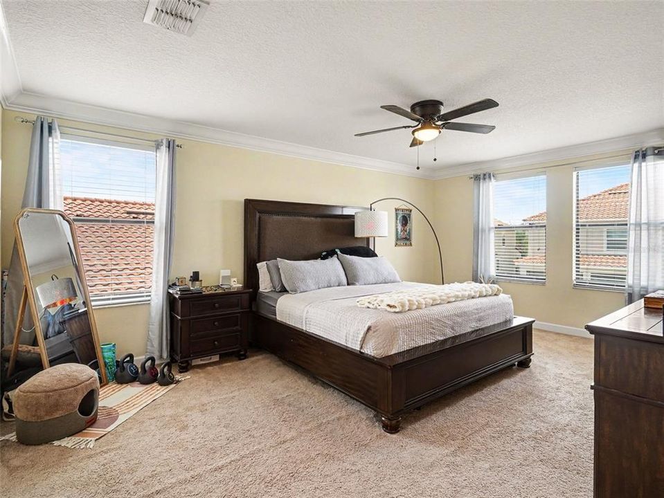 For Sale: $515,000 (4 beds, 2 baths, 2571 Square Feet)