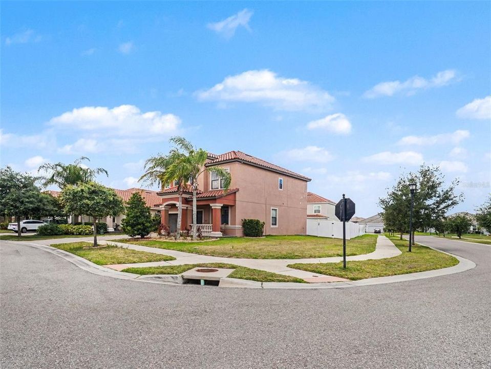 For Sale: $515,000 (4 beds, 2 baths, 2571 Square Feet)
