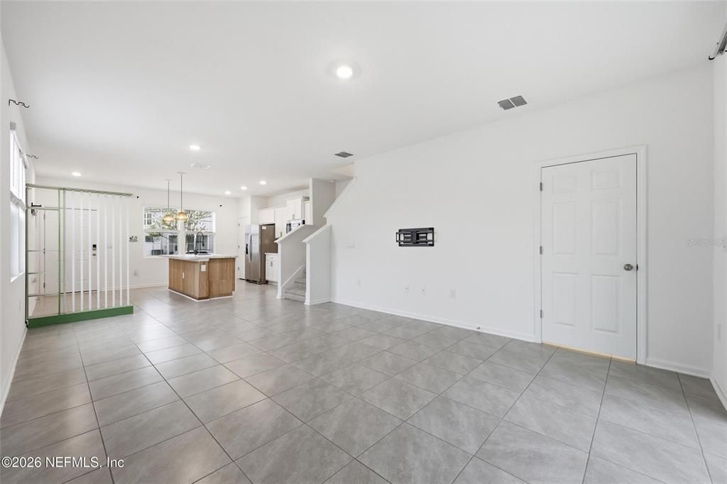 For Sale: $299,000 (3 beds, 2 baths, 1338 Square Feet)