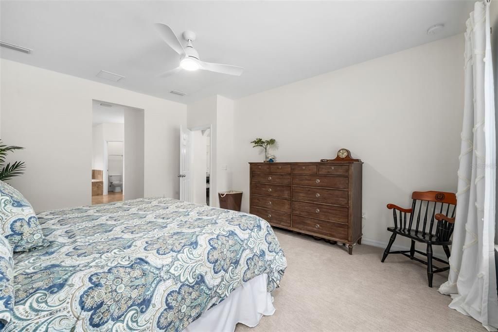 Activo con contrato: $499,000 (4 camas, 2 baños, 2016 Pies cuadrados)