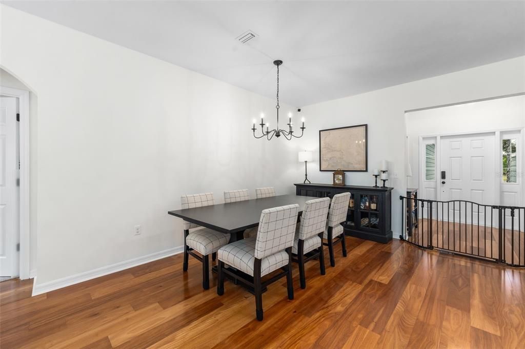 Activo con contrato: $499,000 (4 camas, 2 baños, 2016 Pies cuadrados)