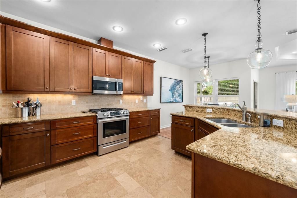 Activo con contrato: $499,000 (4 camas, 2 baños, 2016 Pies cuadrados)