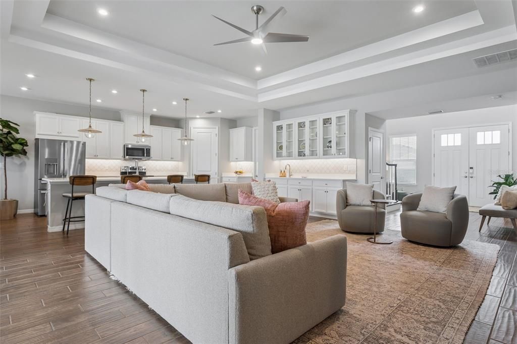 En Venta: $729,900 (5 camas, 4 baños, 3461 Pies cuadrados)