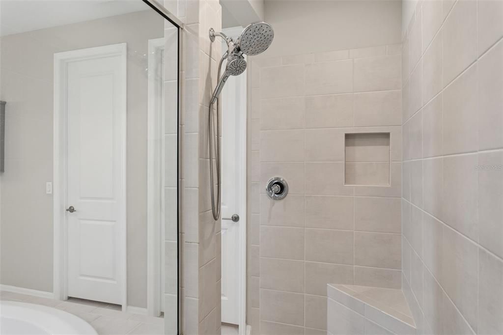 En Venta: $729,900 (5 camas, 4 baños, 3461 Pies cuadrados)