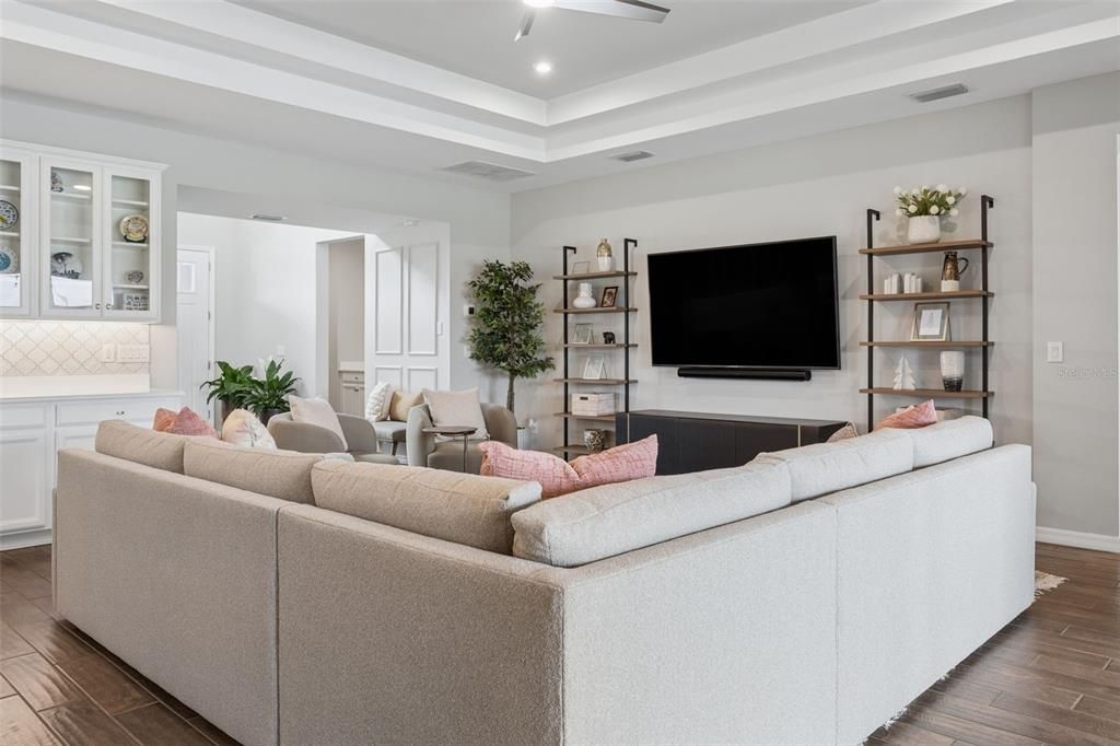 En Venta: $729,900 (5 camas, 4 baños, 3461 Pies cuadrados)