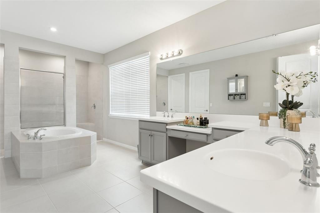 En Venta: $729,900 (5 camas, 4 baños, 3461 Pies cuadrados)