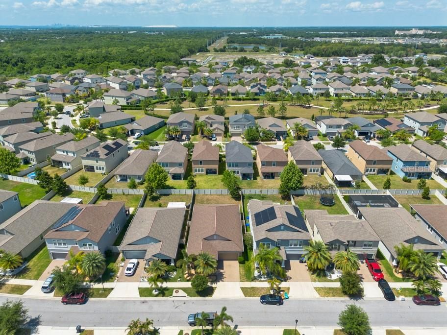 合同活跃: $300,000 (4 贝兹, 3 浴室, 2061 平方英尺)