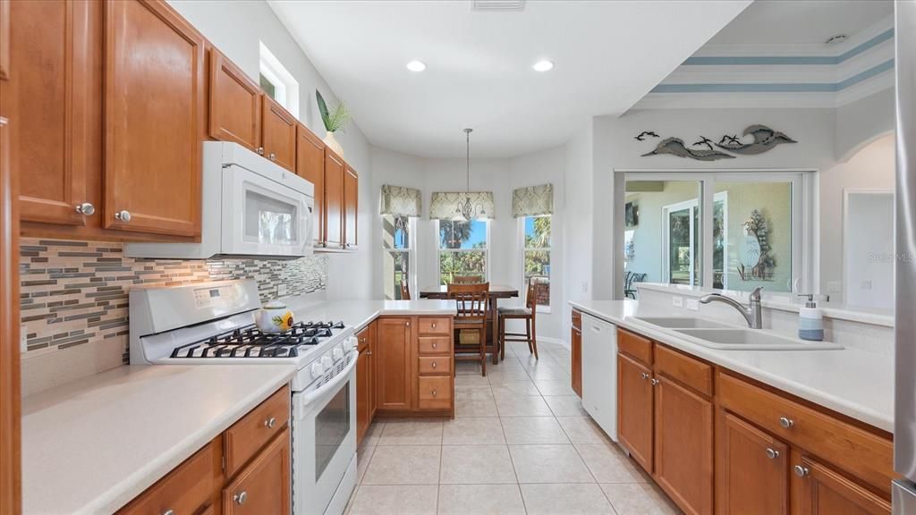 For Sale: $354,900 (2 beds, 2 baths, 1689 Square Feet)