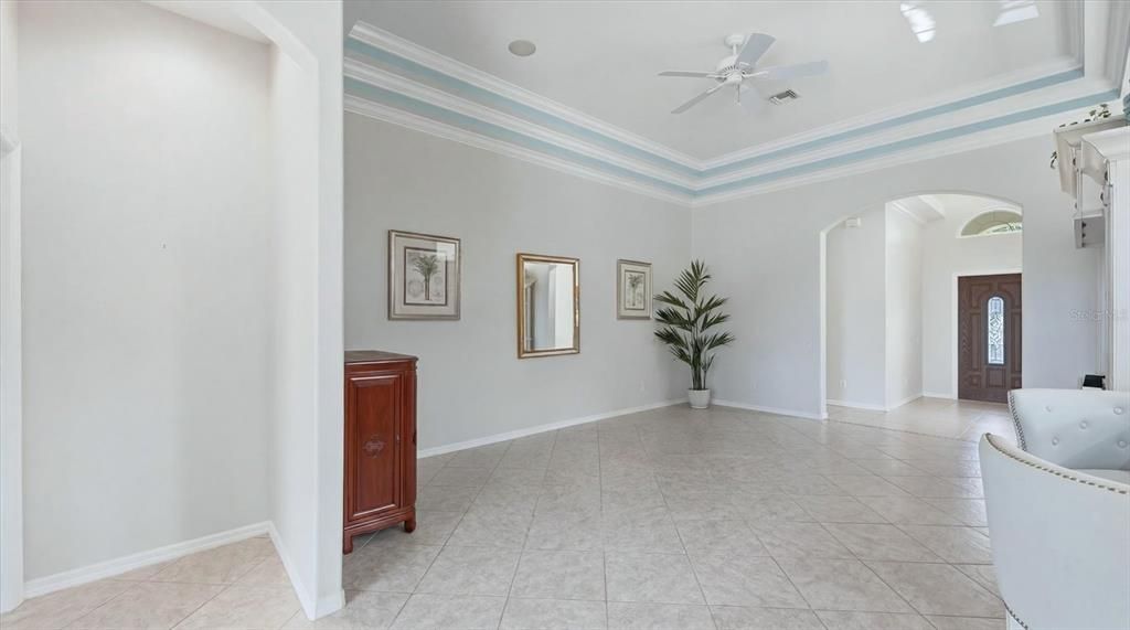 For Sale: $354,900 (2 beds, 2 baths, 1689 Square Feet)