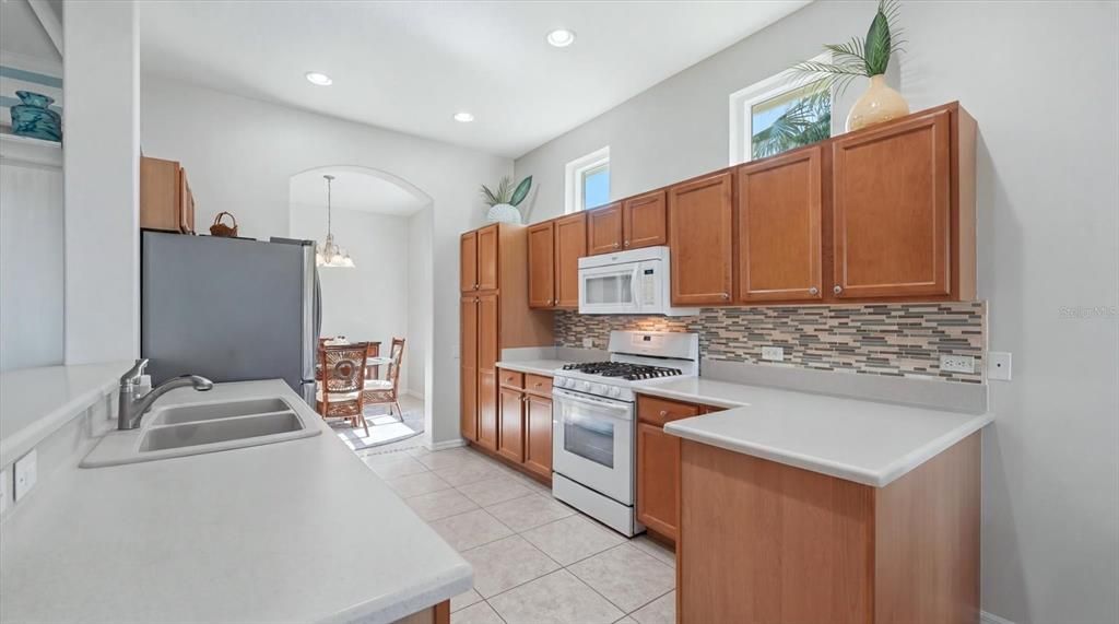 For Sale: $354,900 (2 beds, 2 baths, 1689 Square Feet)