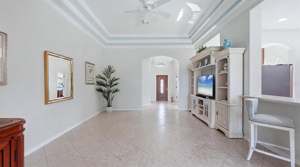 For Sale: $354,900 (2 beds, 2 baths, 1689 Square Feet)