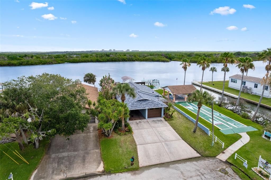 For Sale: $1,200,000 (2 beds, 2 baths, 1304 Square Feet)
