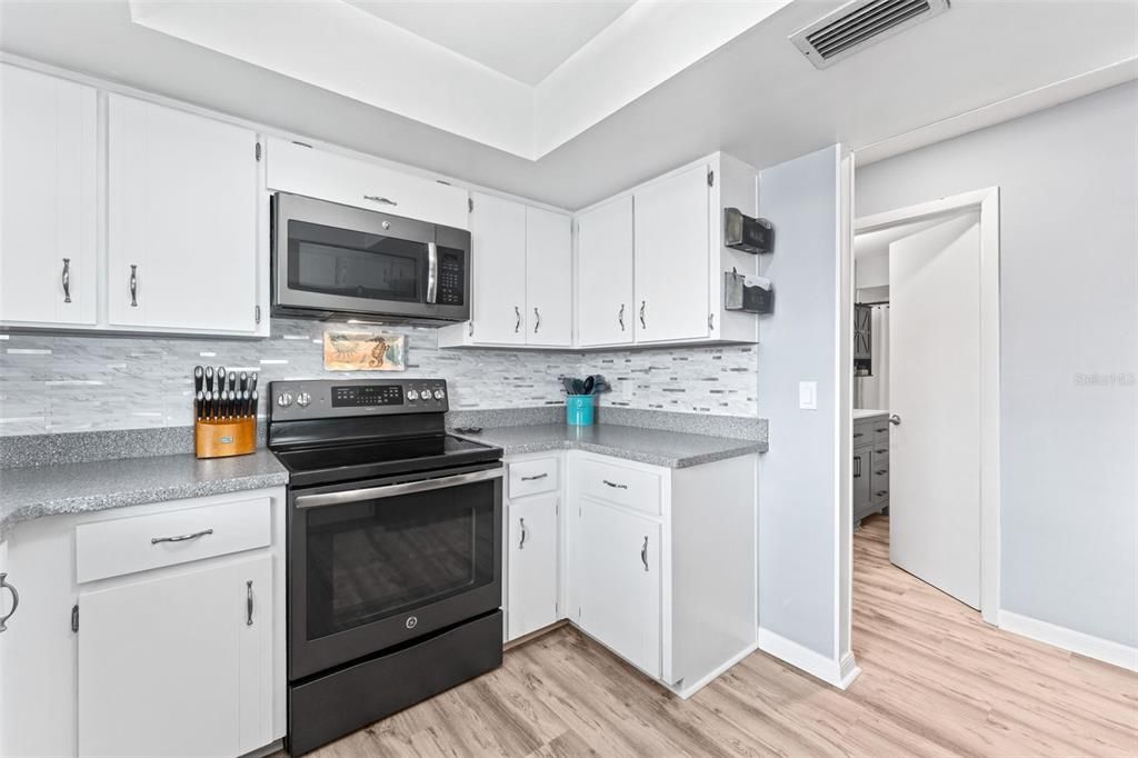 For Sale: $1,200,000 (2 beds, 2 baths, 1304 Square Feet)