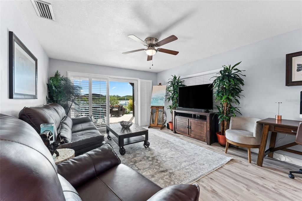 For Sale: $1,200,000 (2 beds, 2 baths, 1304 Square Feet)