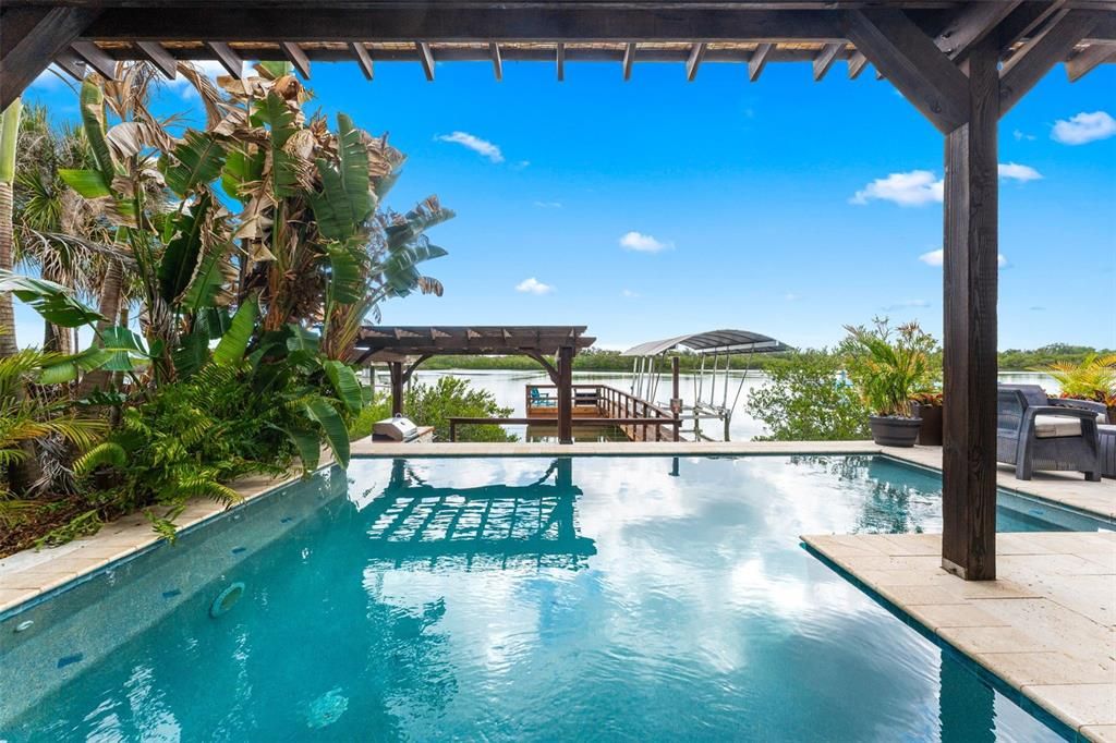 For Sale: $1,200,000 (2 beds, 2 baths, 1304 Square Feet)