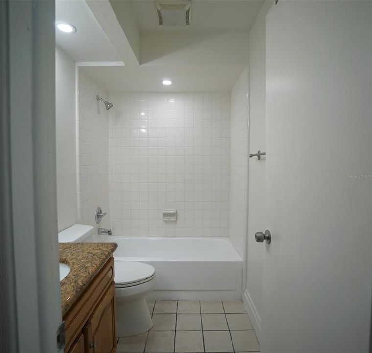 Activo con contrato: $1,995 (2 camas, 2 baños, 1135 Pies cuadrados)