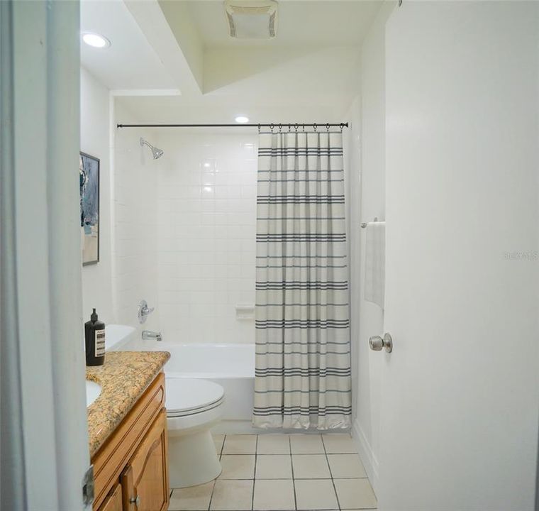 Activo con contrato: $1,995 (2 camas, 2 baños, 1135 Pies cuadrados)