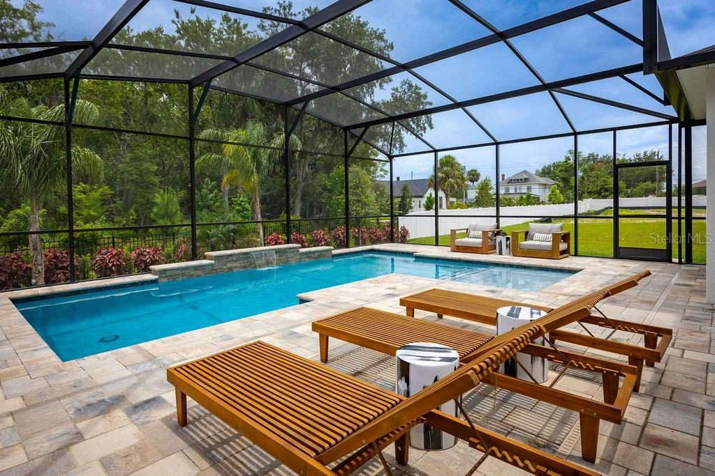 For Sale: $999,990 (5 beds, 5 baths, 3784 Square Feet)